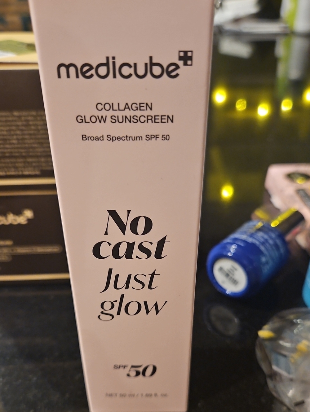 Medicube Collagen Glow Sunscreen SPF 50 - Pink